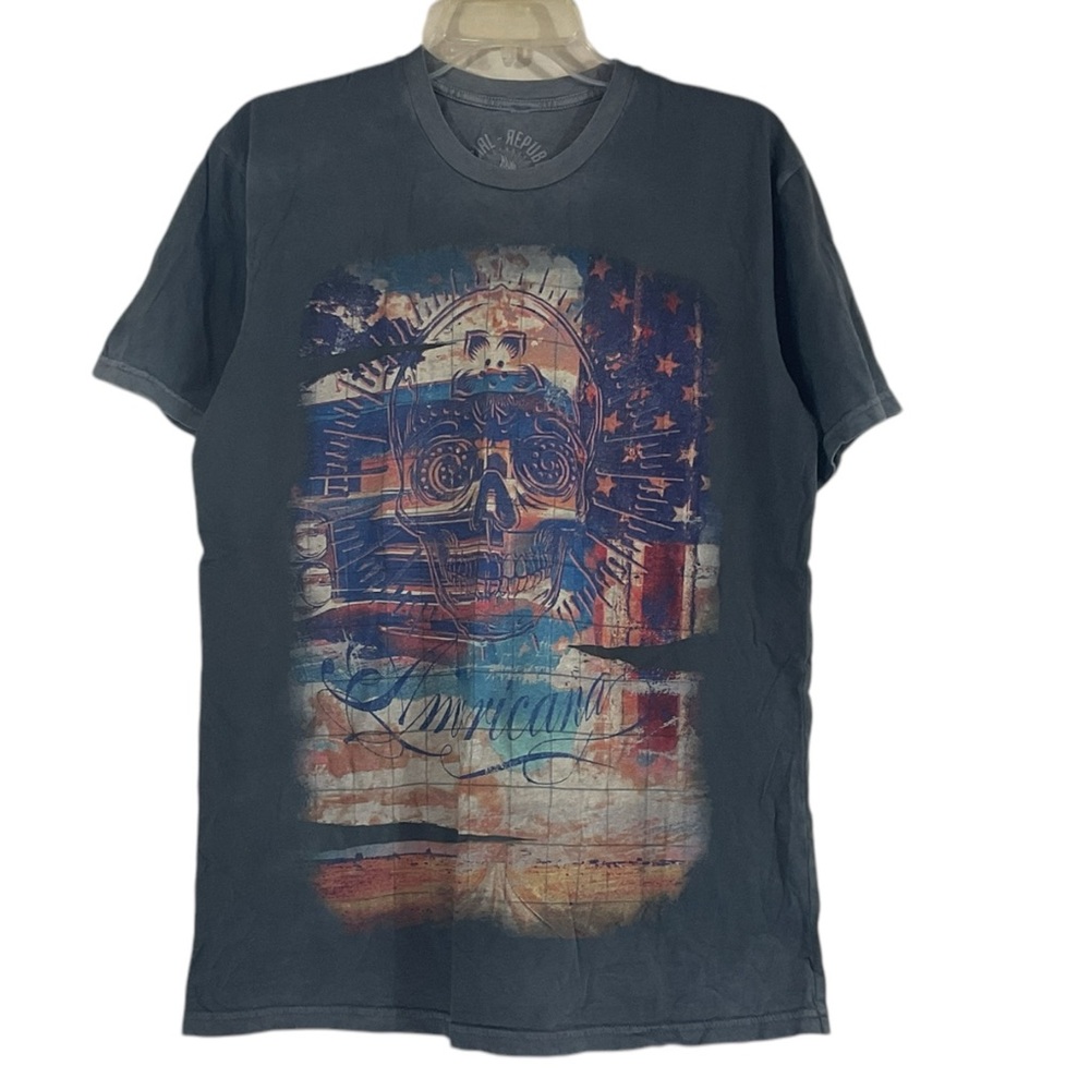 Social Republic Men's Short Sleeve T-Shirt 
Americana Skull Patriotic
Size M